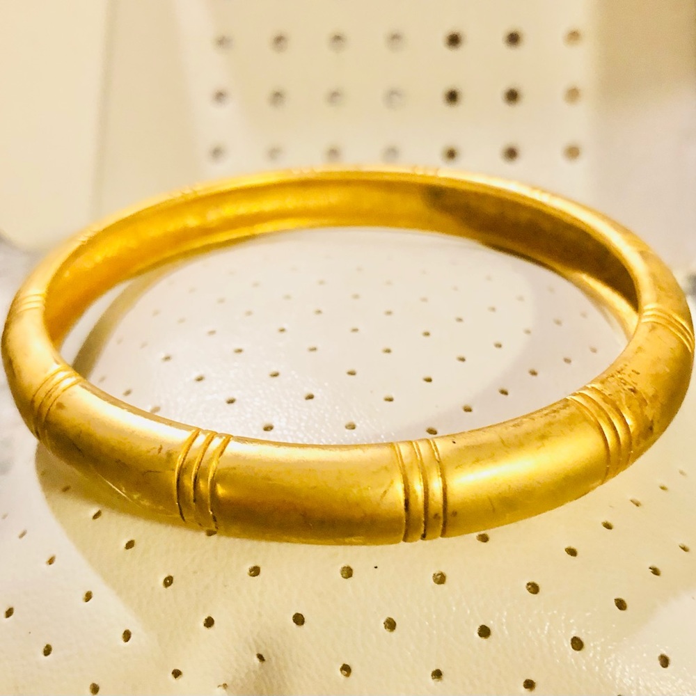 Vtg authentic Givenchy Goldtone bangle (1980's)